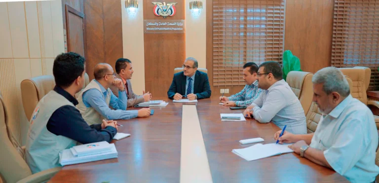 اجتماع تنسيقي بين منظمة ديفرستي ووزارة الصحة لتعزيز تنفيذ المشاريع الصحية