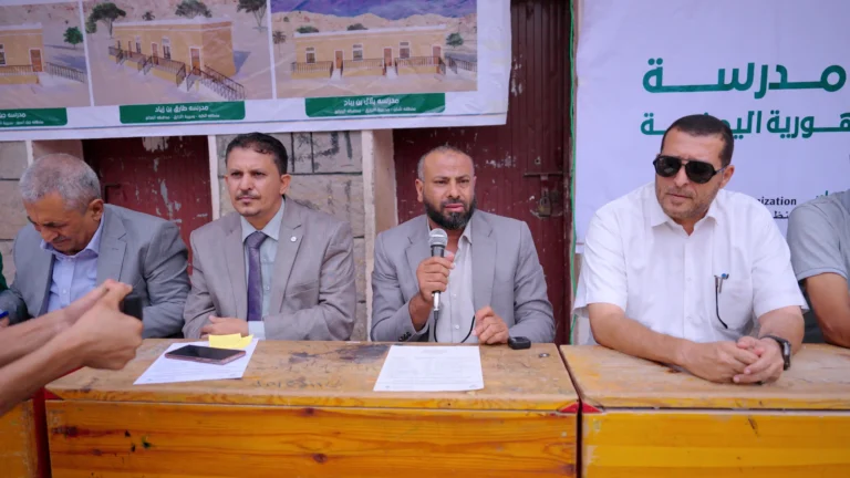 بدعم مركز الملك سلمان للإغاثة.. المحافظ القبة.. يدشن أعمال  بناء وتأهيل 7 مدارس في الضالع